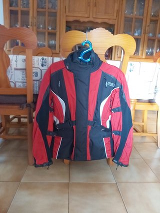 Chaqueta moto con refuerzos talla M 60€