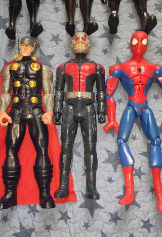 Muñecos superhéroes