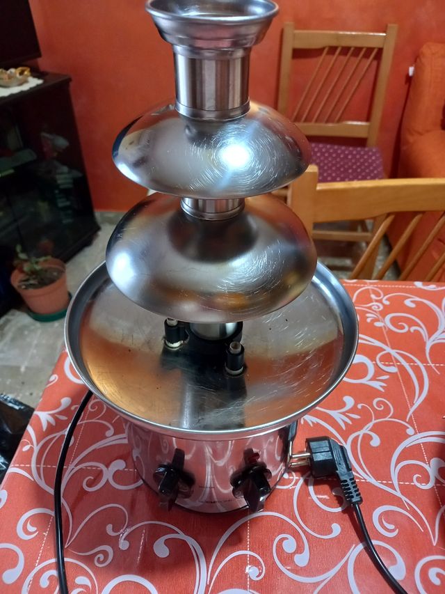 Fontana di cioccolato a tre piani