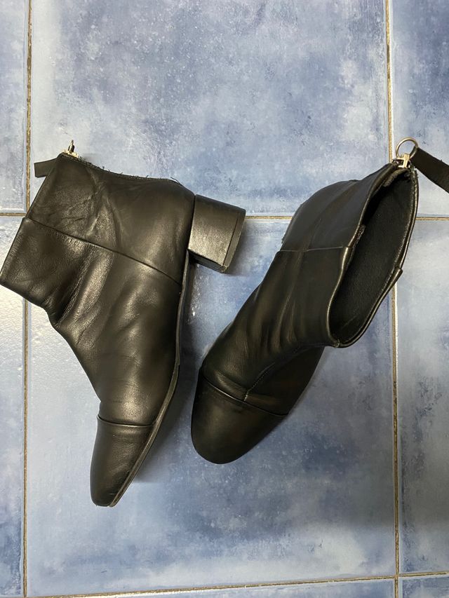 Botines negros de piel