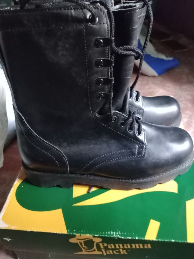 unas botas de militar nuevas del número 41
