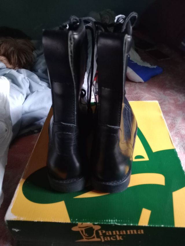 unas botas de militar nuevas del número 41