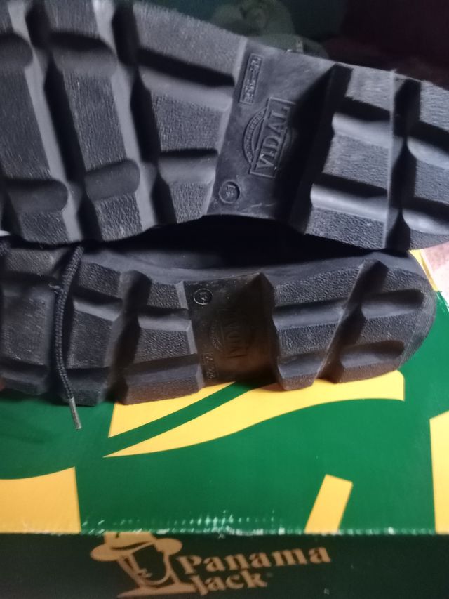 unas botas de militar nuevas del número 41