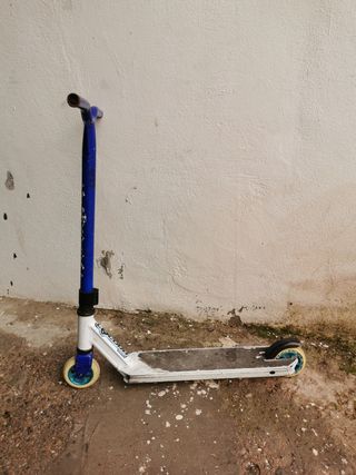 Patinete oxelo blanco y azul