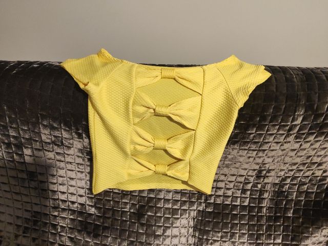 Top amarillo espalda lazos