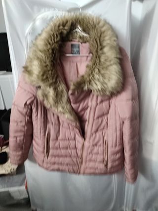 ABRIGO ROSA PRIMARK PLUMAS 