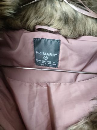 ABRIGO ROSA PRIMARK PLUMAS 