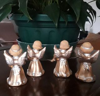 Angeli suonatori dorati