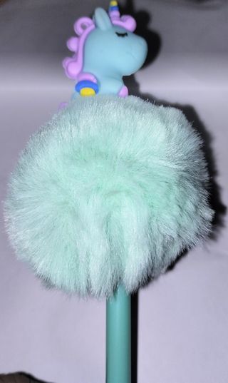 Lotto  5 pezzi :portachiavi unicorno e penne