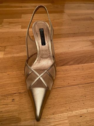 Zapatos tacón dorados