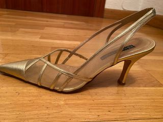 Zapatos tacón dorados