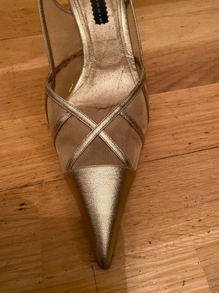 Zapatos tacón dorados