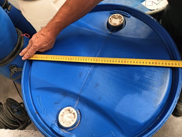 1 bidon de  tapón de 200 litros de plástico de 