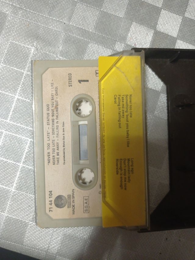 Cinta radio cassette Status Quo