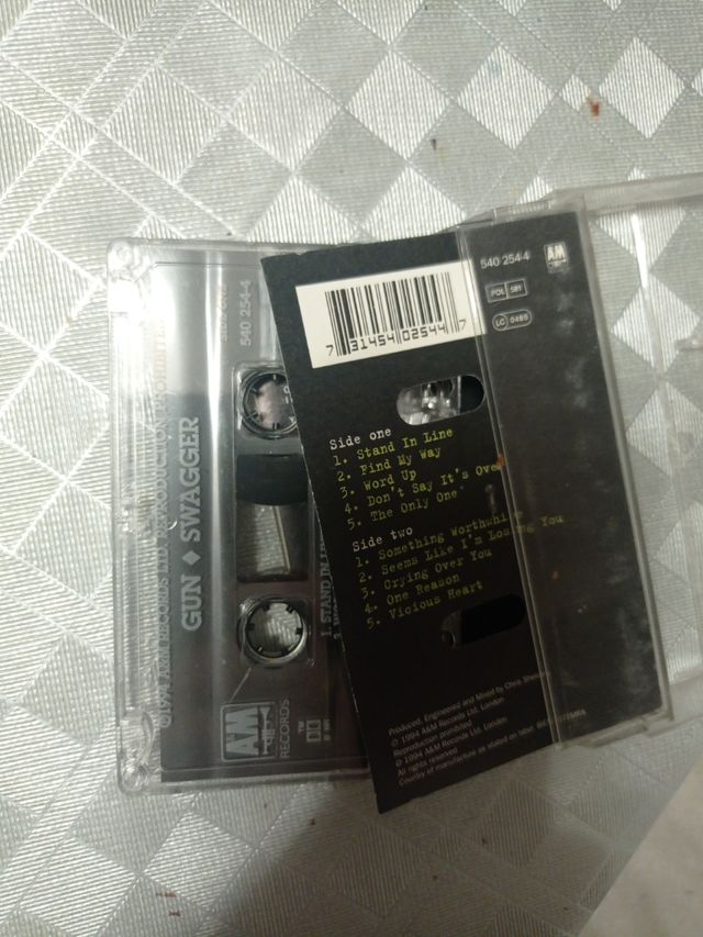 Cinta radio cassette Gun