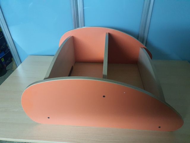 Estantería para colgar naranja y arce