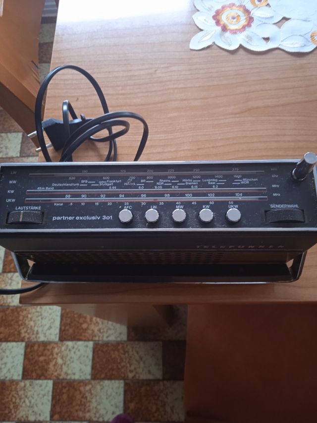 Radio antigua vintage 22x13cable nuevo