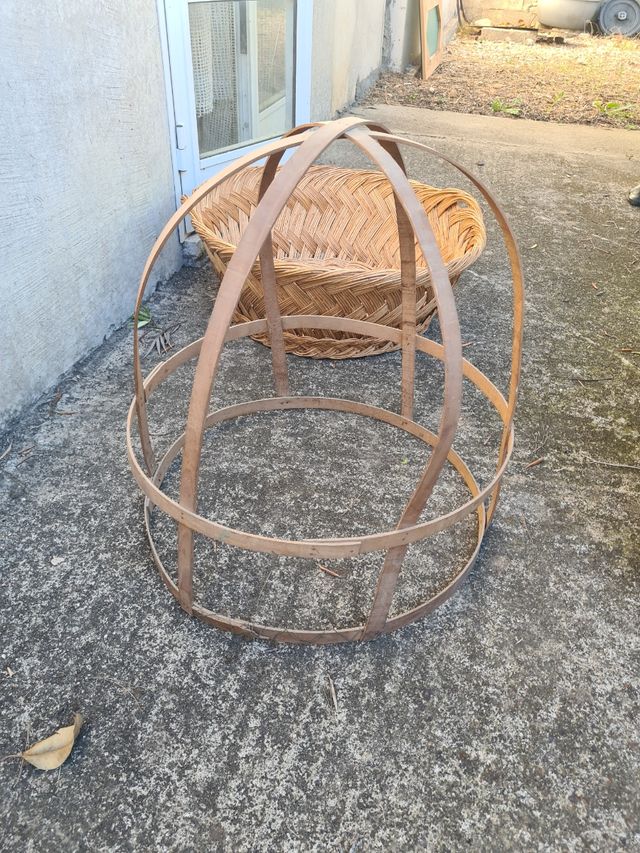 Scalda letto in legno vintage e cesta