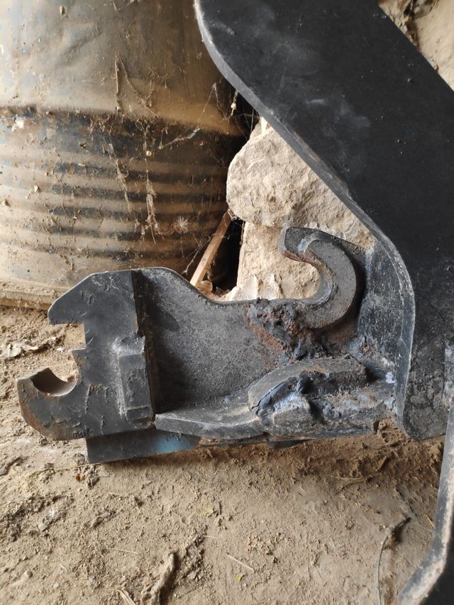 Amarres tractor pala Leon