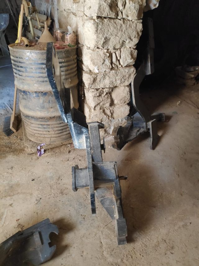 Amarres tractor pala Leon