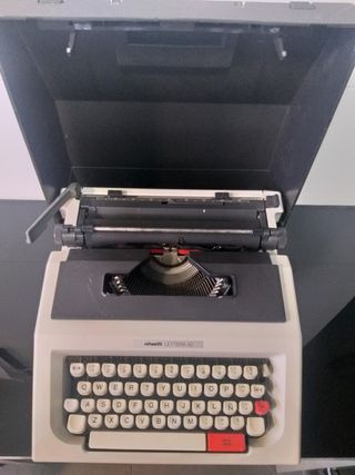 Máquina de escribir OLIVETTI