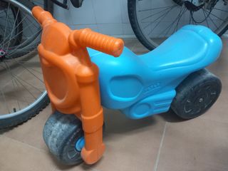 Moto correpasillos Feber