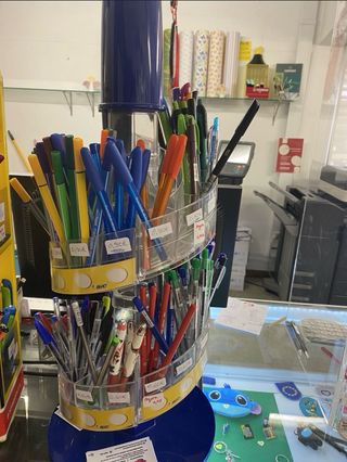 Expositor de canetas