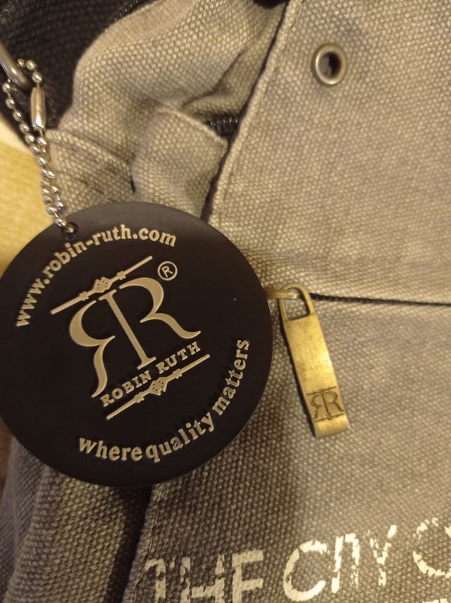 Carteira tiracolo ,veja a última foto!