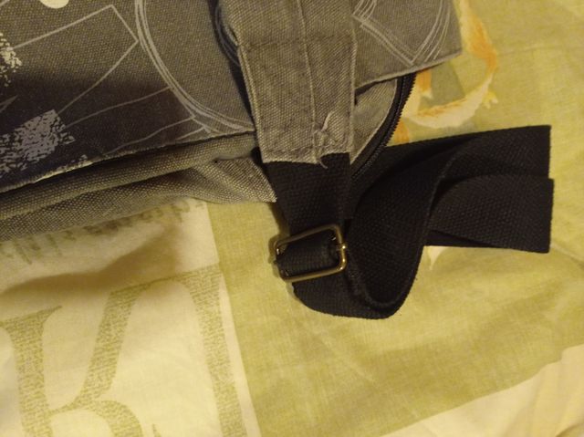 Carteira tiracolo ,veja a última foto!