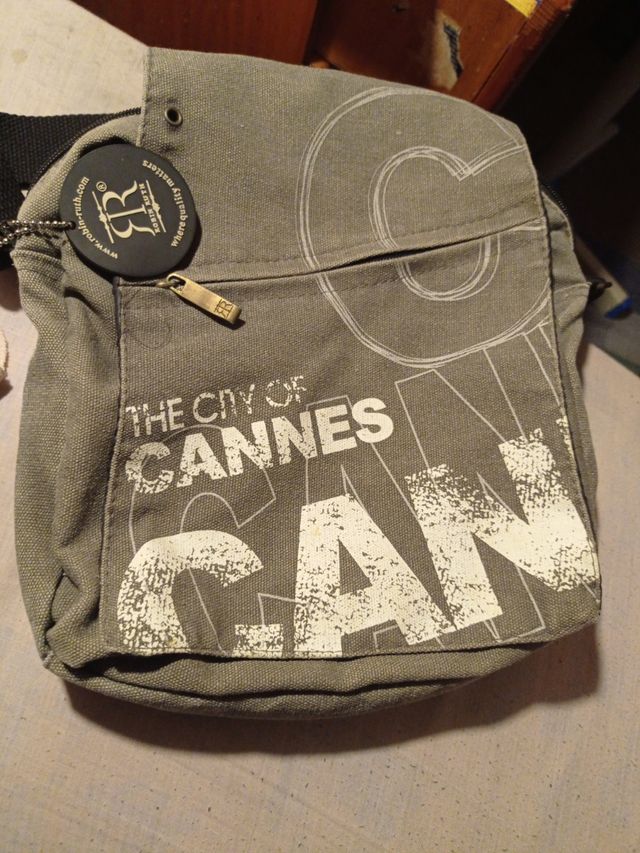 Carteira tiracolo ,veja a última foto!