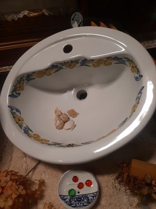 Lavabo decorado a mano