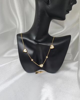 Collar de acero bañado en oro
