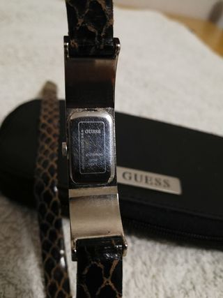 Reloj de pulsera de mujer. GUESS.