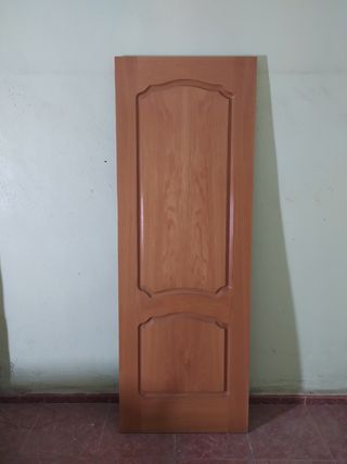 Dos puertas de interior, madera maciza