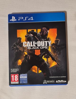 PS4 con un mando y 5 juegos