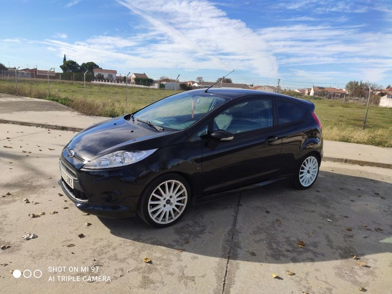 Ford Fiesta 2010 - foto 1