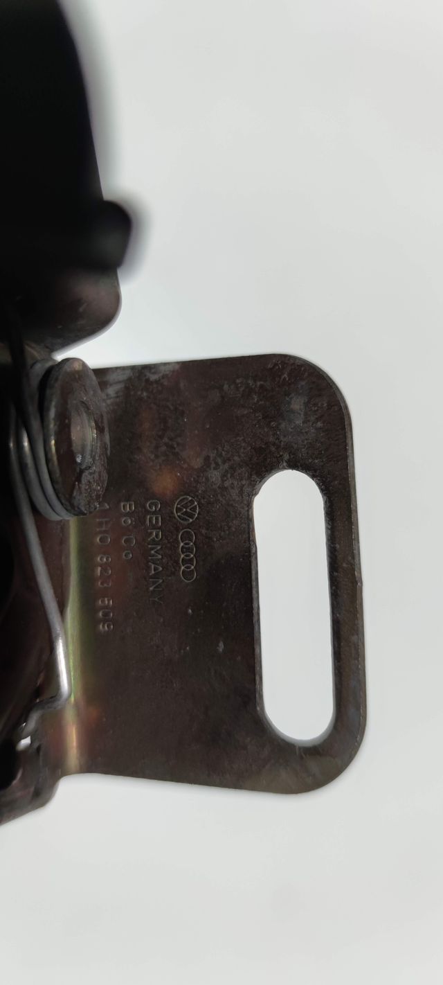 Cerradura de capó Volkswagen Golf MK3