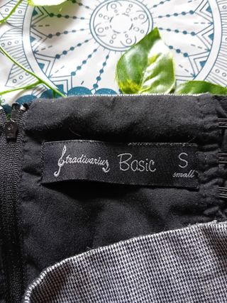 Falda gris Stradivarius 