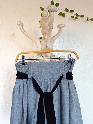 Falda gris Stradivarius 