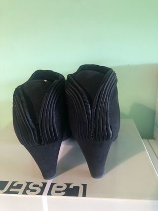 Botines negros piel. Numero 38