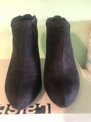 Botines negros piel. Numero 38