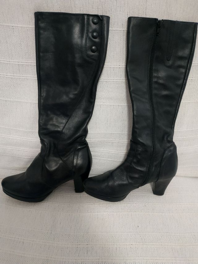 Botas altas negras en piel