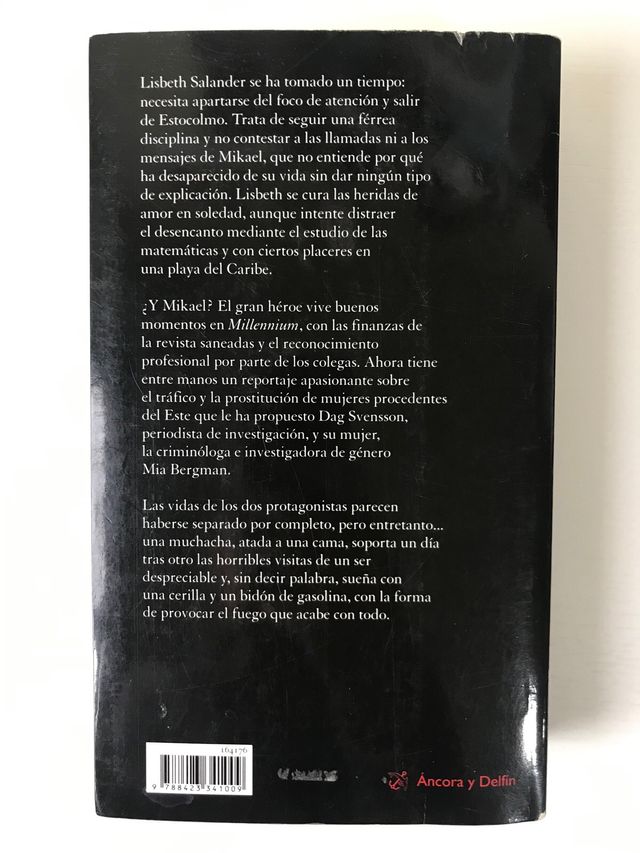 La chica quesoñabaconunacerilla yunbidóndegasolina