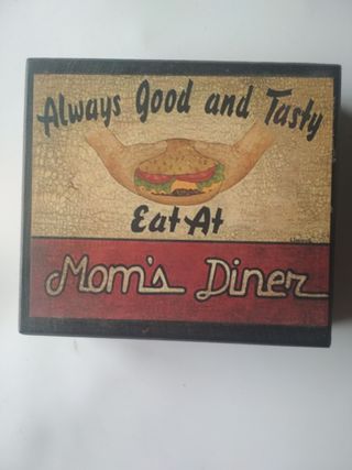 Posavasos 6 y caja de madera Mom's Diner.