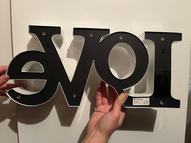 Scritta luminosa "Love" (Bianca, Navaris)