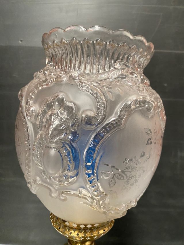 lampara sobremesa dorada