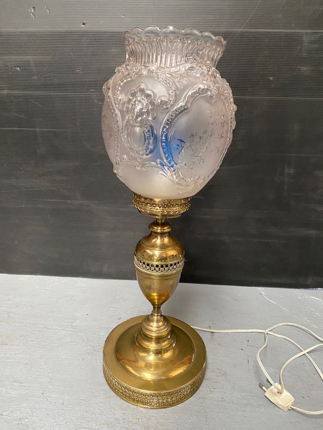 lampara sobremesa dorada