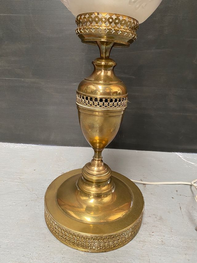 lampara sobremesa dorada