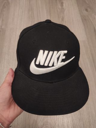 gorra Nike de visera plana 