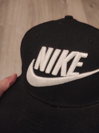 gorra Nike de visera plana 